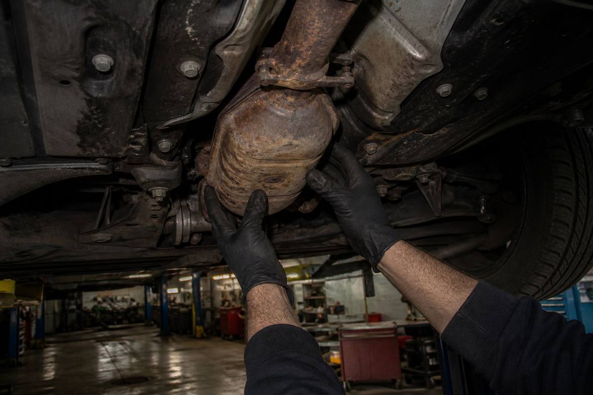 Exhaust and catalytic converter work under a lifted car